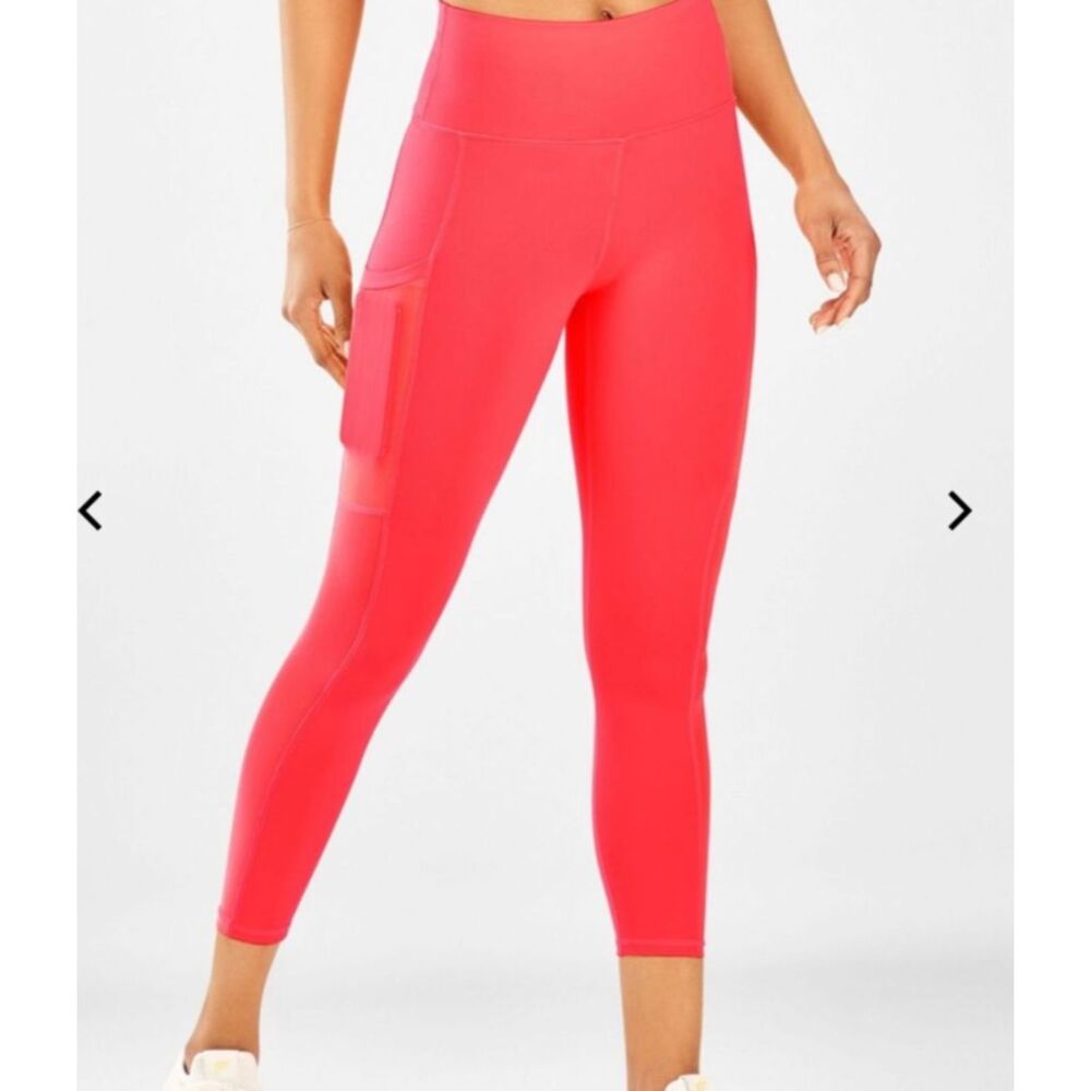 Fabletics Mila High-Waisted Pocket Capri Hot Coral - Neon Coral